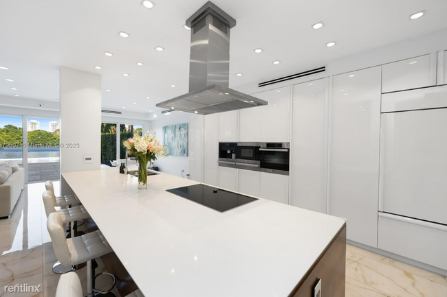 Foto del edificio - 4 br, 5 bath House - 20745 NE 32nd Pl