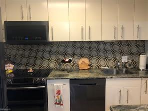 Foto del edificio - 788 Park Shore Dr