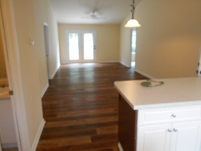 Building Photo - 477 Regency Park Dr