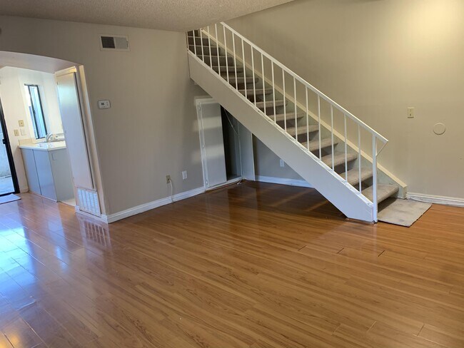Building Photo - 707 S Webster Ave