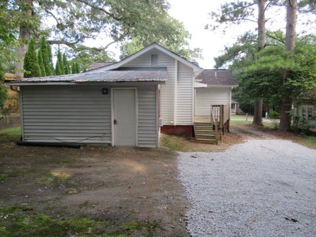 Building Photo - 209 Brown St