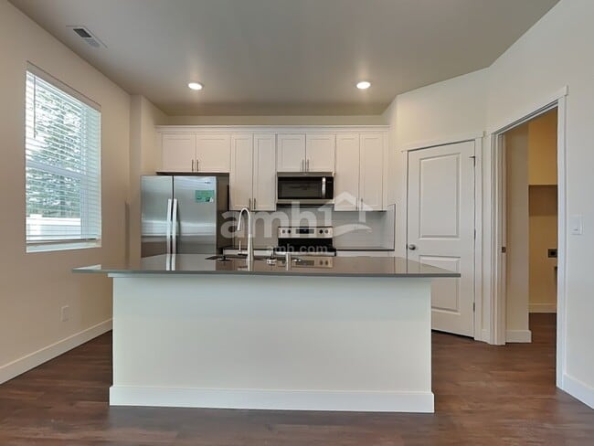 Foto del edificio - 7707 Verona Lp SW