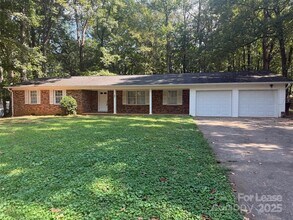 Building Photo - 301 Montgomery Dr