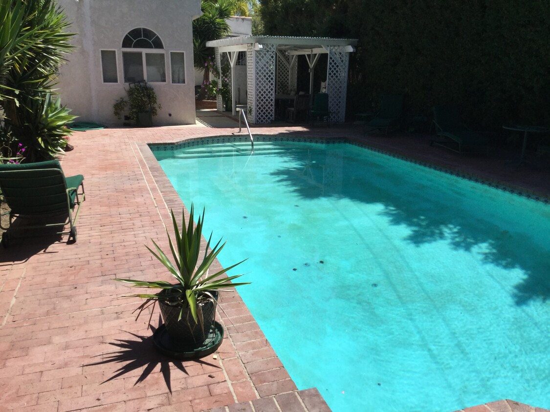 Primary Photo - 505 N Palm Dr