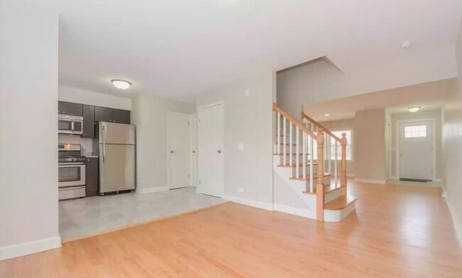 Building Photo - 3025 Lynn Ct