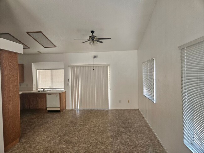 Foto del edificio - 3 BEDROOM VICTORVILLE HOME