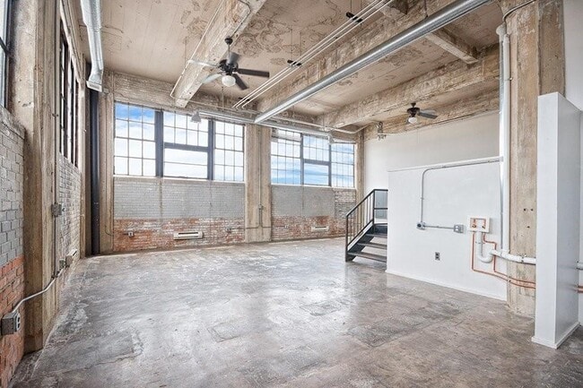 Building Photo - 2400 S Ervay St