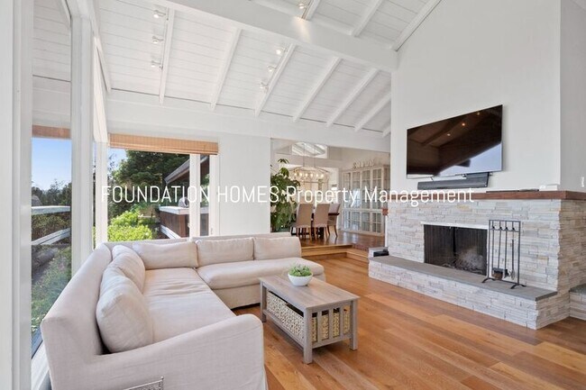 Building Photo - 350 Margarita Dr