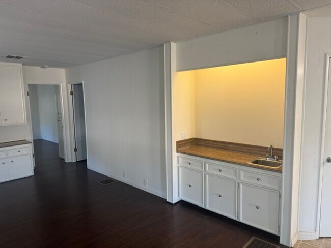 Foto del edificio - Charming 2BD/2BA Home in Sought-After Camarillo Springs Community!