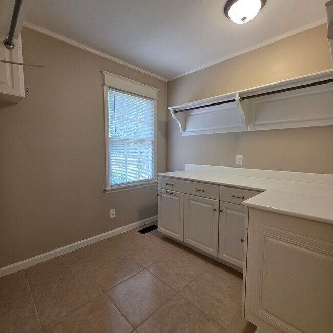 Foto del edificio - 2625 Pine Valley Rd