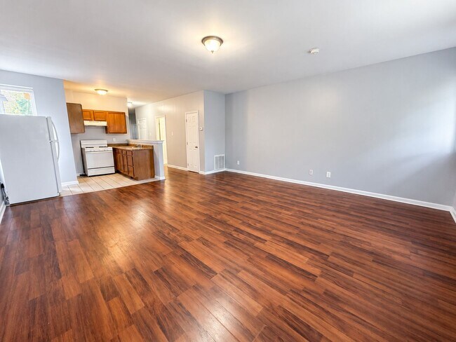 Building Photo - Spacious 2-Bedroom Third-Floor Apartment in Ogontz