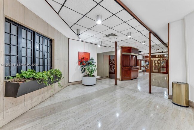 Foto del edificio - 801 Brickell Bay Dr