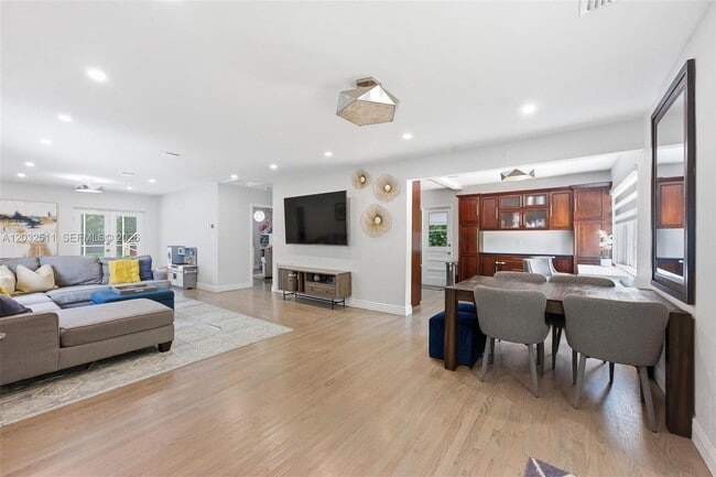 Foto del edificio - 608 SW 13th St