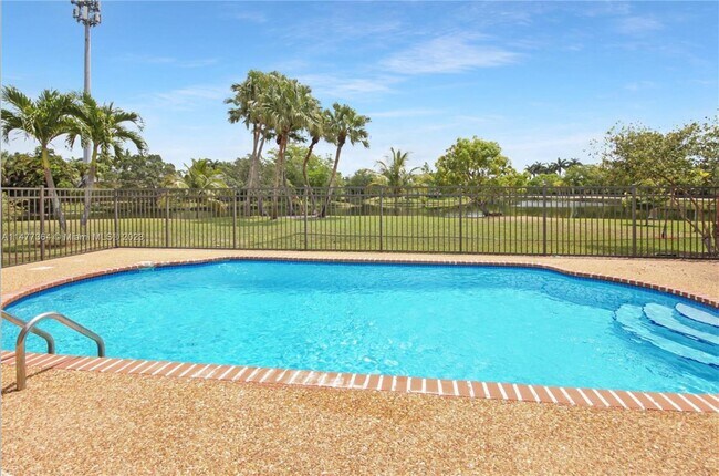 Foto del edificio - 16619 Waters Edge Dr