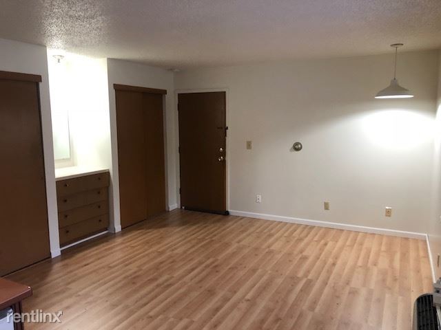 Foto del edificio - Studio, 1 bath  - 604 Woodside Dr