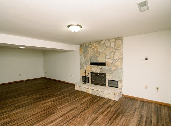 Foto del edificio - 2215 Weathered Rock Rd