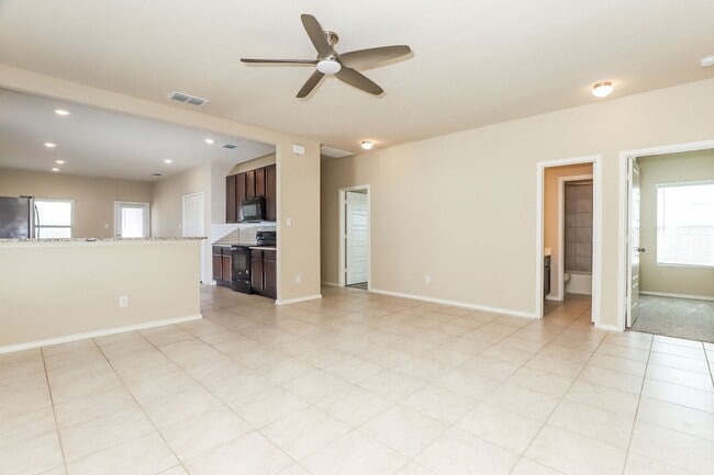Foto del edificio - First time rental! 3 bedroom 2 bathroom- Less than 10 miles from Randolph AFB!