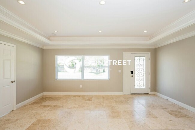 Building Photo - 3 Bedroom Pet-Friendly Home in PORT CHARLO...