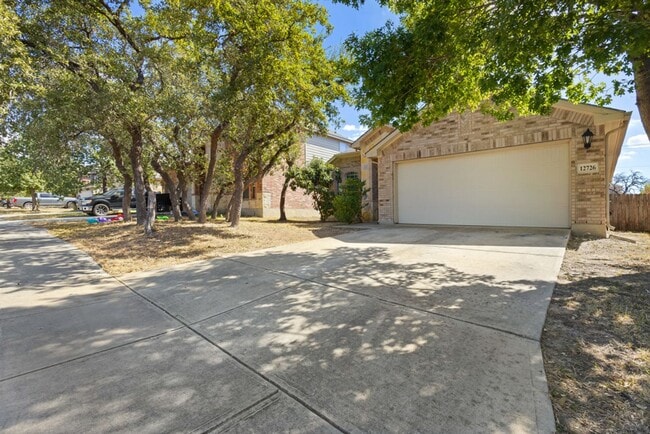 Foto del edificio - Charming Home Awaits: Spacious & Modern Li...