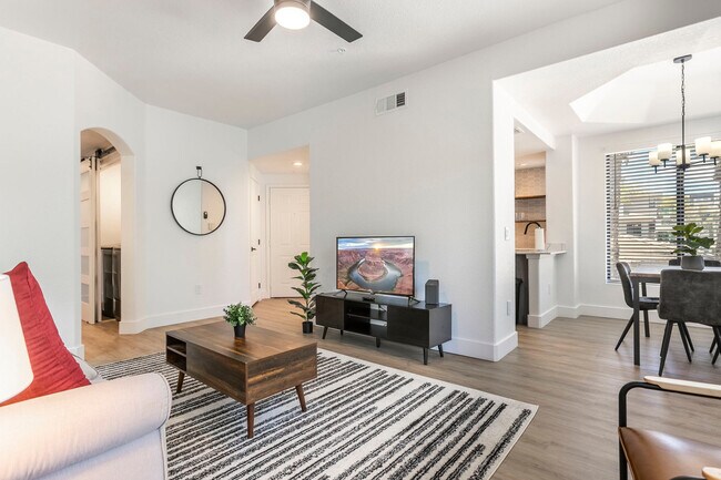 Building Photo - 15608 N 71st St