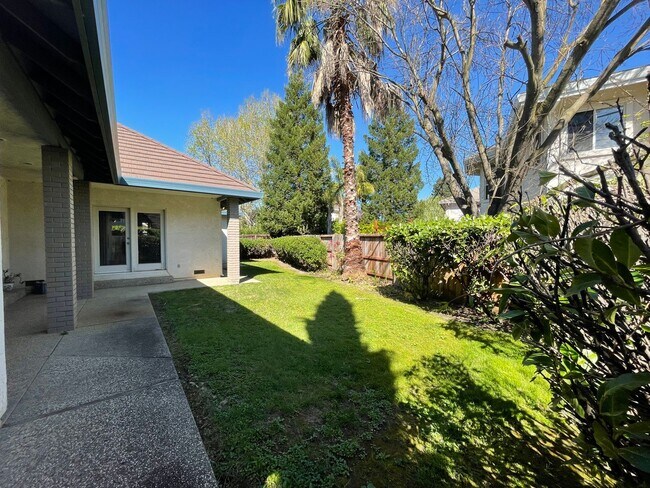 Foto del edificio - Exceptionally Spacious 4 Bedroom, 3 Bath H...