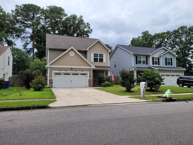 Building Photo - Beautiful 4 Bedroom, 2.5 Bath Home