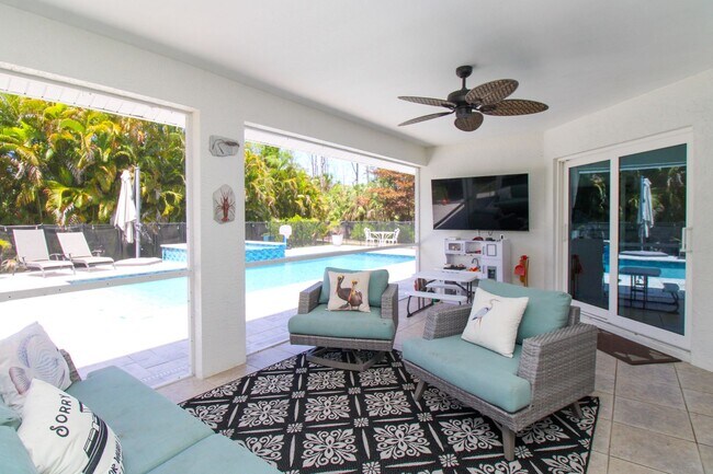 Foto del edificio - Spacious Private Pool Home with RV/Boat and Trailer Storage – OFFERED UNFURNISHED -- Available fo...