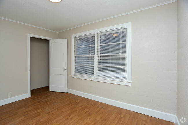 2BR - 725SF - First Bedroom - River Ridge Apartments