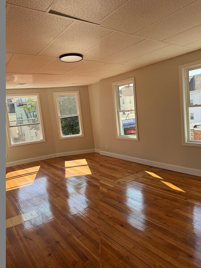 Foto del edificio - 1653 Acushnet Ave