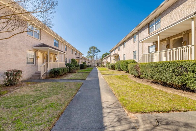 Building Photo - Peachtree Hills Court, 2-bedroom Atlanta address in the heart of the Hills for $1400-month.