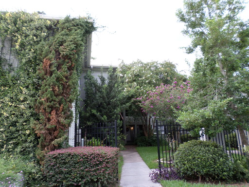 Primary Photo - 3044 Walton St
