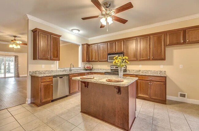 Foto del edificio - BEAUTIFUL CONDO, WALKING DISTANCE TO MTSU CAMPUS!