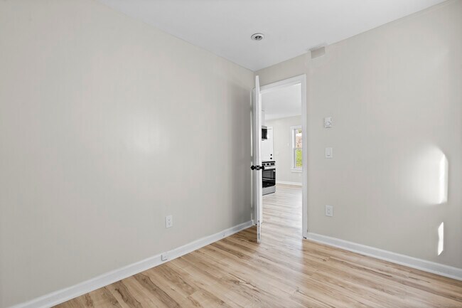 Foto del edificio - 243 N Main St