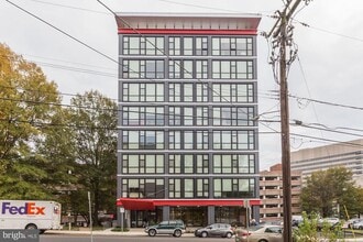 Building Photo - 1320 Fenwick Ln