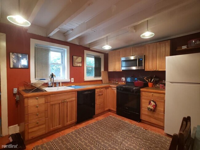 Building Photo - 2 br, 1 bath Townhome - 1020 S 22nd St