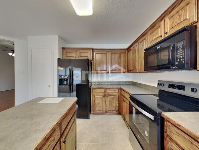 Building Photo - 733 Morgan Dr