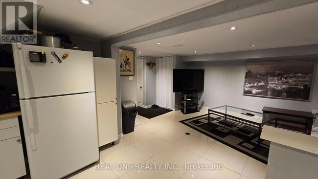 Building Photo - 369 Browndale Crescent