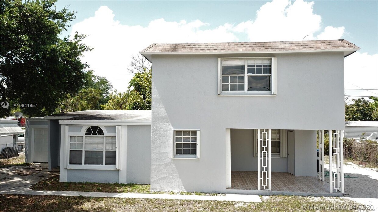 Primary Photo - 1123 NW 15th Ave