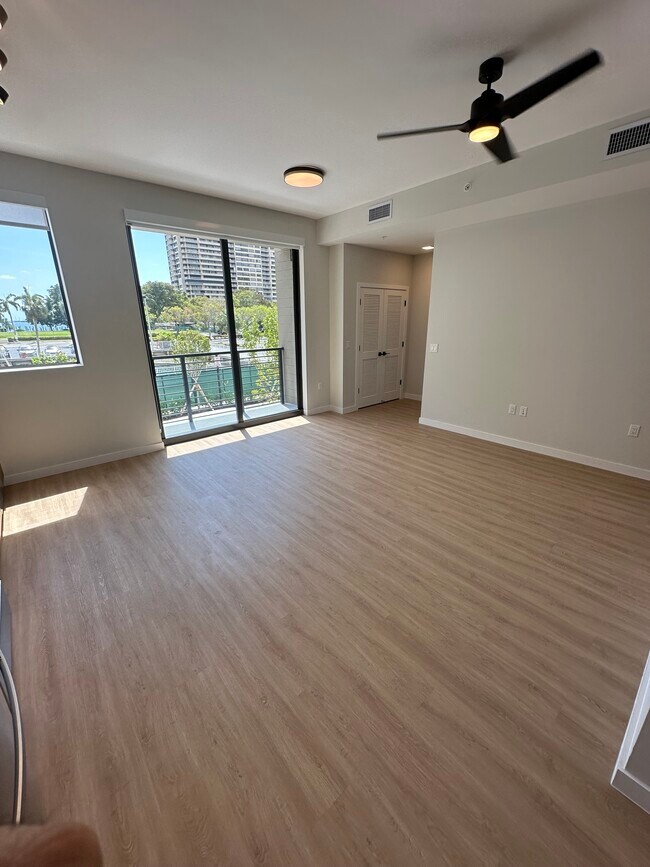 Foto del edificio - 905 NE 92nd St