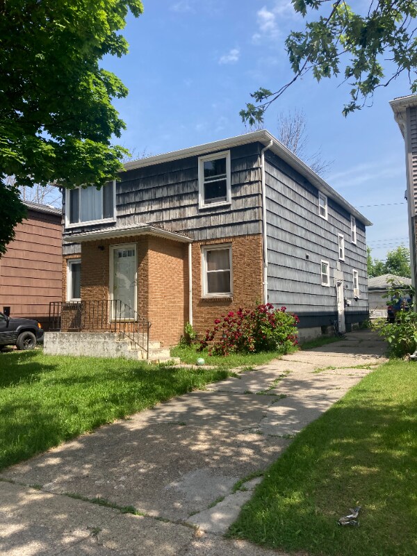 161 Woodward Ave Unit upper, Kenmore, NY 14217 Room for Rent in