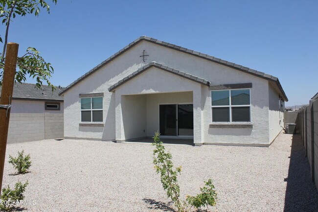 Foto del edificio - 15429 W Hackamore Dr