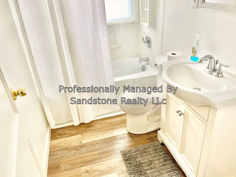 Foto principal - Totally Renovated 2 Bedroom Ranch
