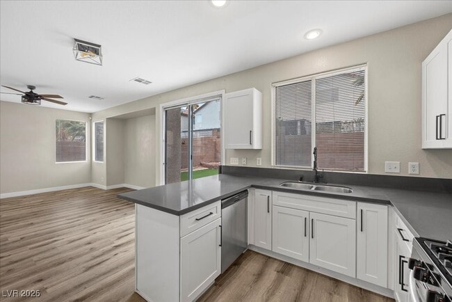 Foto del edificio - 9522 Windborne Ave