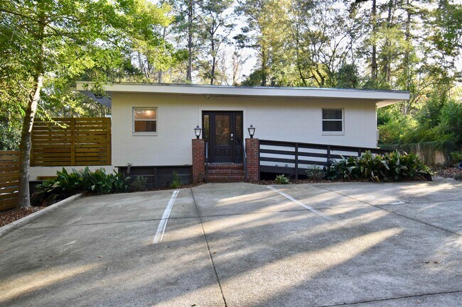 Foto del edificio - 2002 Greenwood Dr