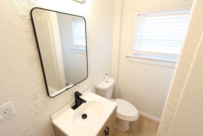 Foto del edificio - 686 East Ave