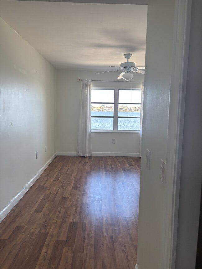 Building Photo - 5020 Brittany Dr S
