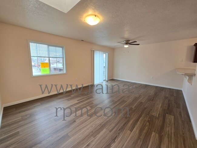 Foto del edificio - 3507 N Maple Grove Rd