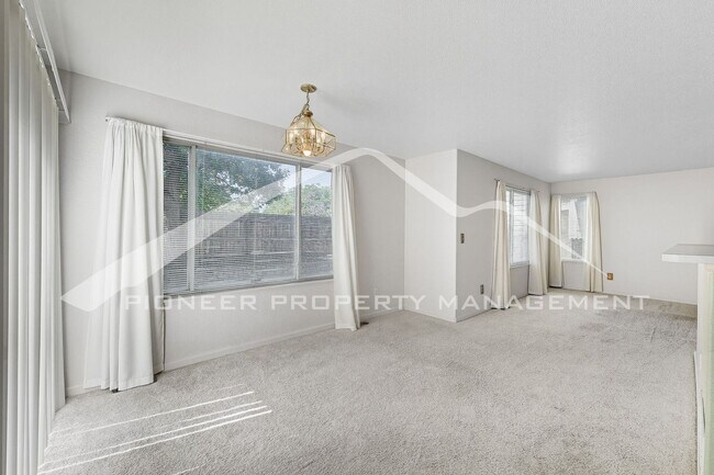 Building Photo - Spacious Home with Washer/Dryer and Centra...