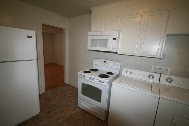 Foto del edificio - Adorable Lakewood Duplex with W/D and Carport