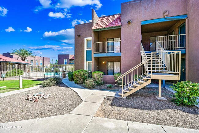 Foto del edificio - 16602 N 25th St